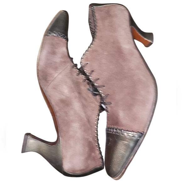 Donald J. Pliner Taupe and Metallic Heels - Picture 2 of 9